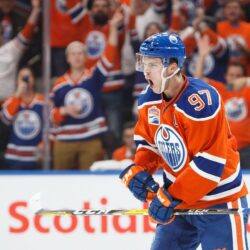Oilers sign Connor McDavid to historic 8
