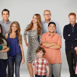 64 Modern Family HD Wallpapers