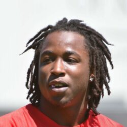 Chiefs third round pick Kareem Hunt inks his contract, two draft