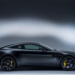 Aston Martin V12 Vantage Black wallpapers