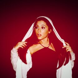 Download Ariana Grande Red Highlight Wallpapers