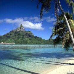 Desktop Wallpapers » Natural Backgrounds » Bora Bora Shoreline